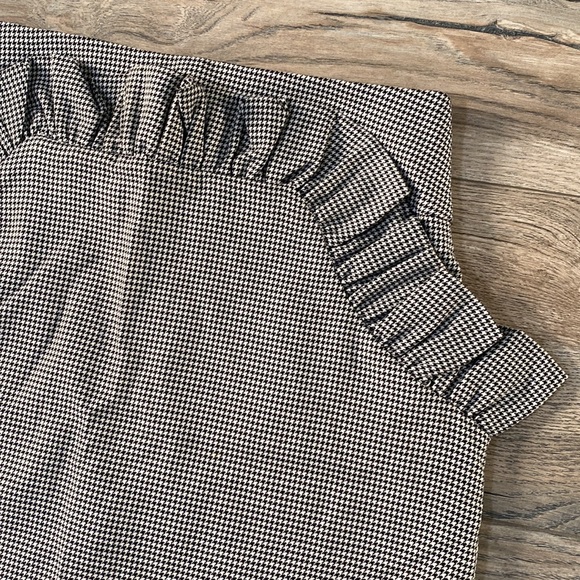 🩷3 for $20🩷 H&M Checkered skirt with pockets - Picture 2 of 10